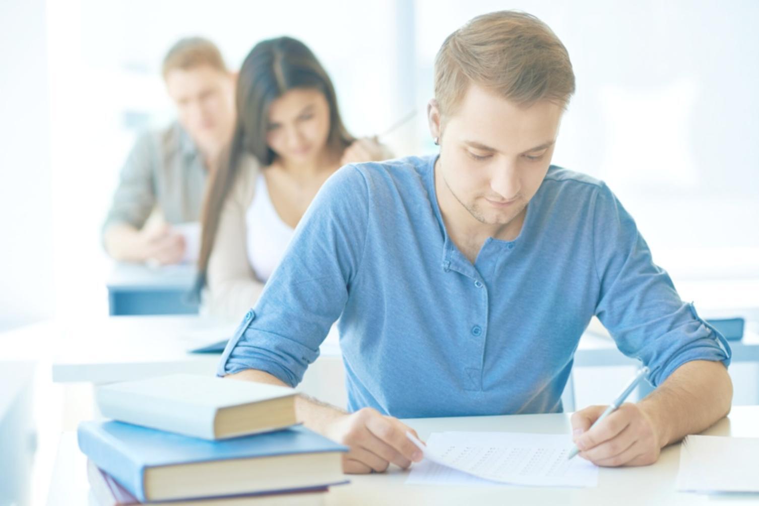 Consultanță financiară profesională - echipa monalithaqex în timpul unei sesiuni de planificare strategică