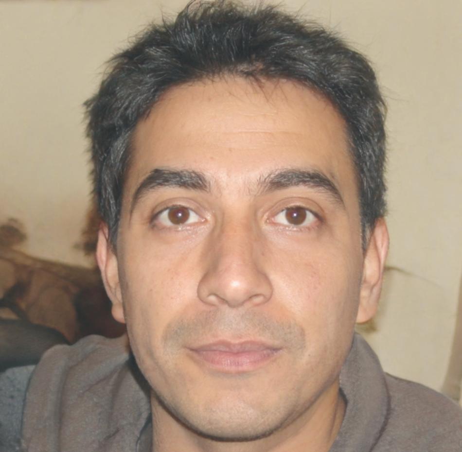 Valeriu Mândreanu, fondatorul monalithaqex, în biroul companiei